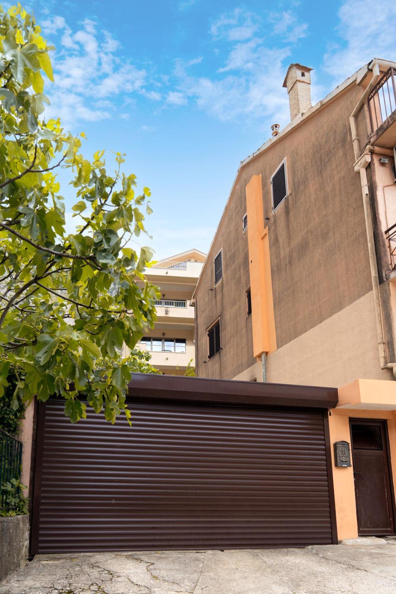 Apartment Busola Kotor Luaran gambar