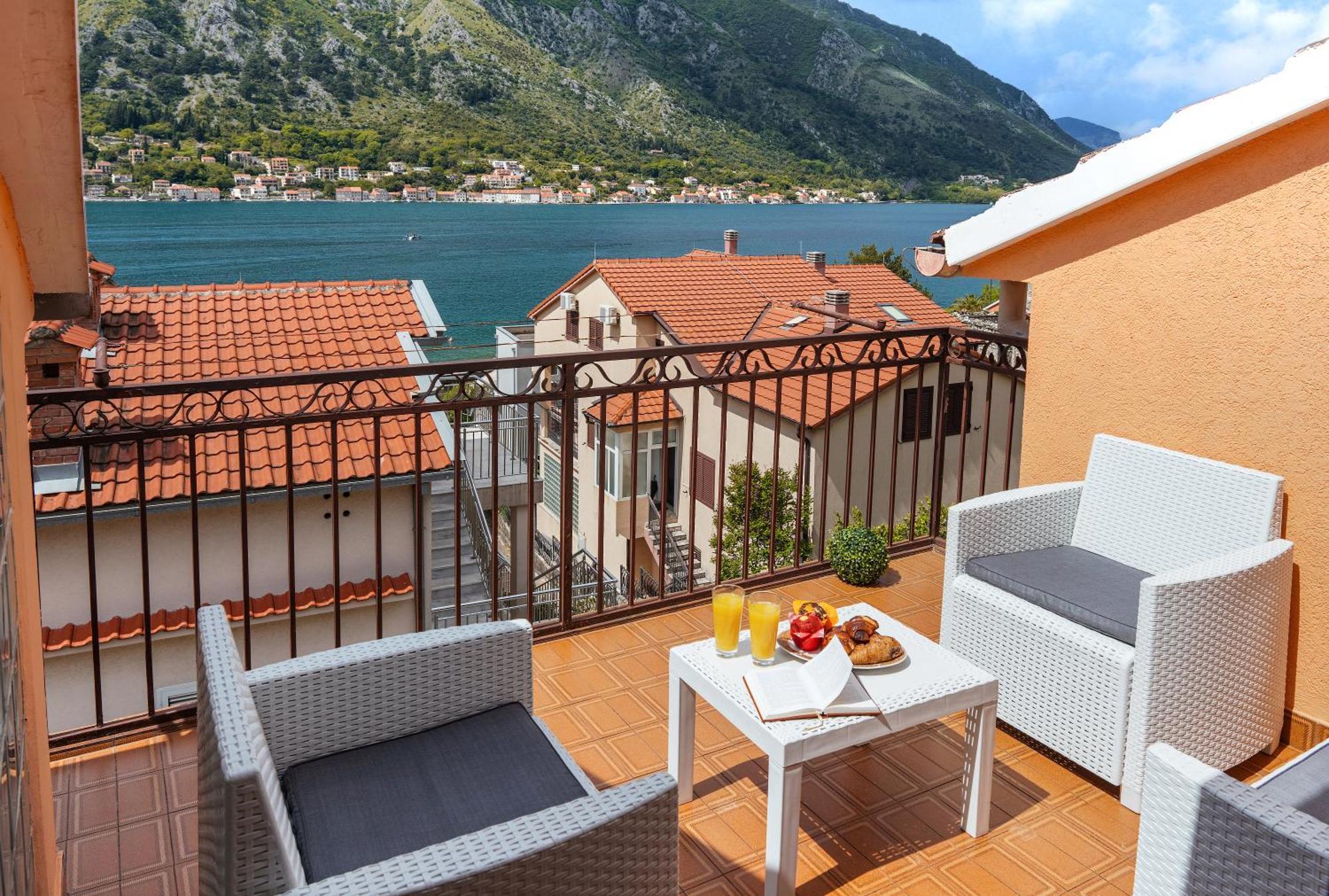Apartment Busola Kotor Luaran gambar