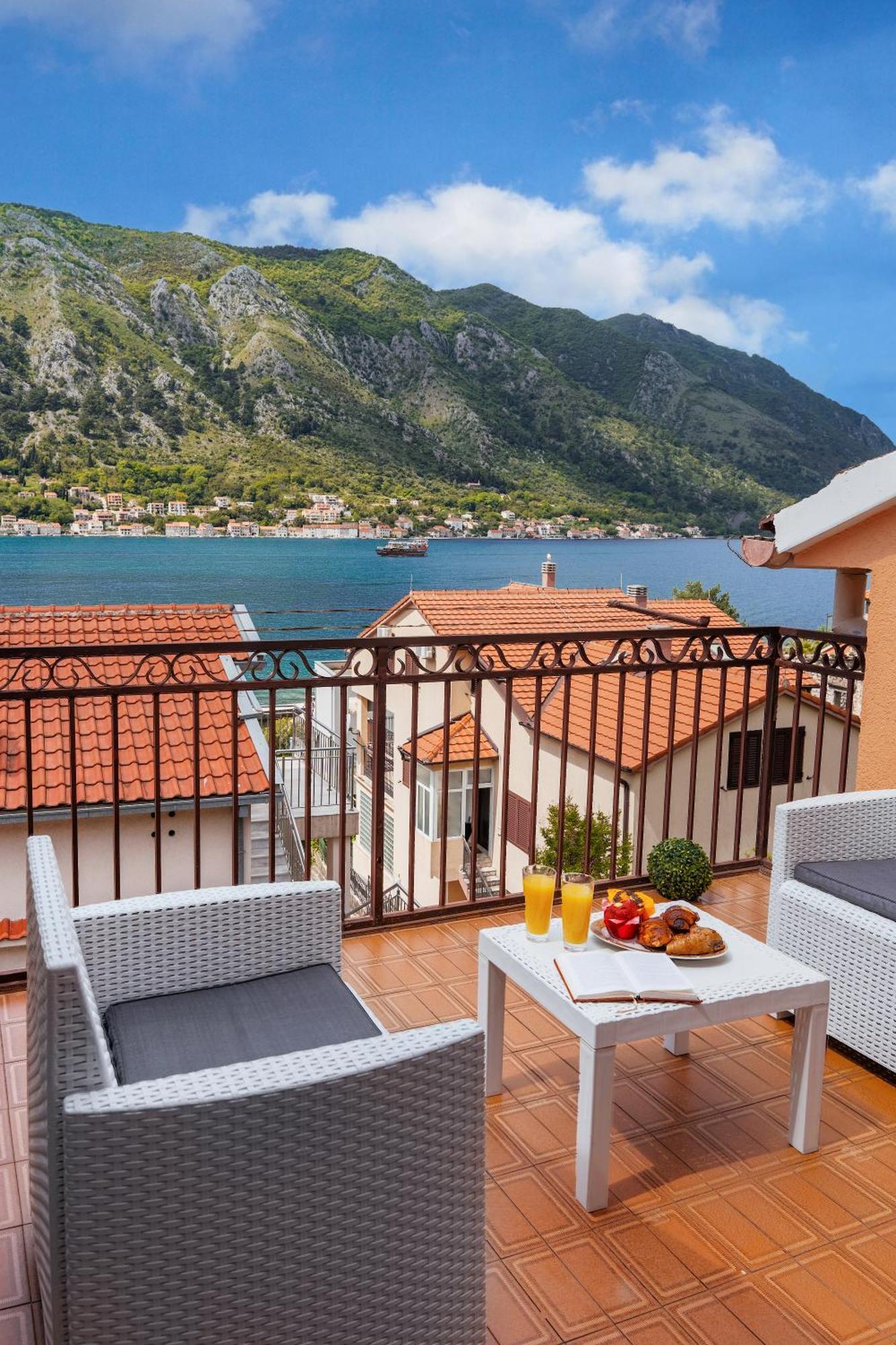 Apartment Busola Kotor Luaran gambar