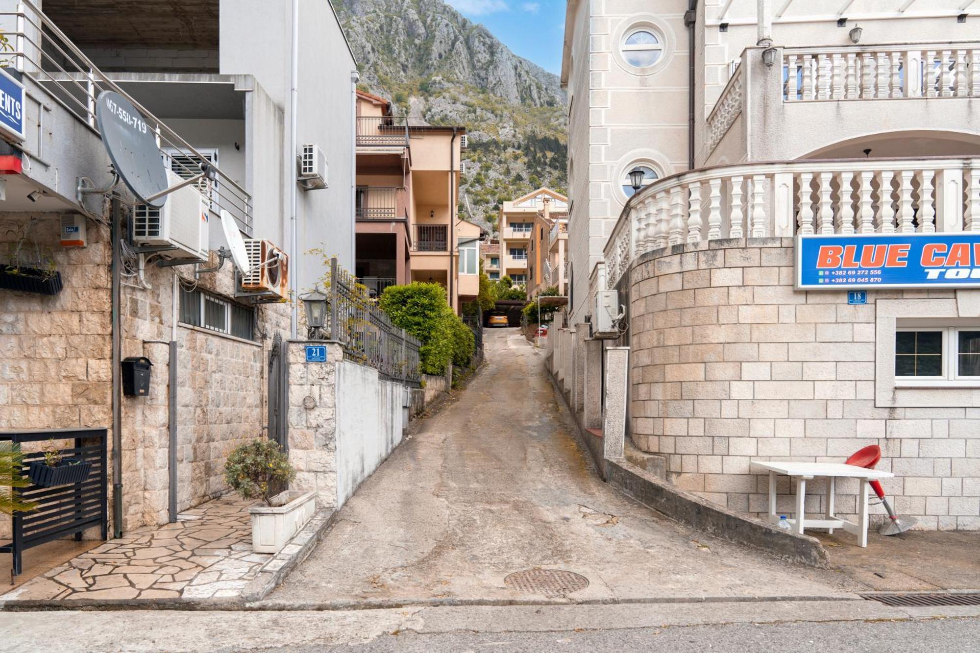 Apartment Busola Kotor Luaran gambar