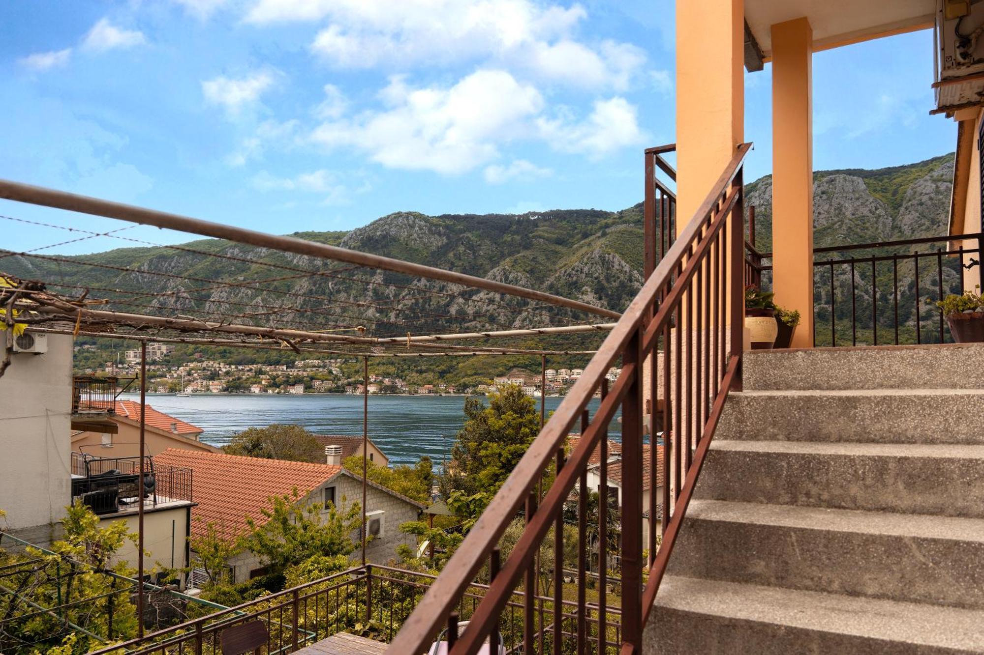 Apartment Busola Kotor Luaran gambar