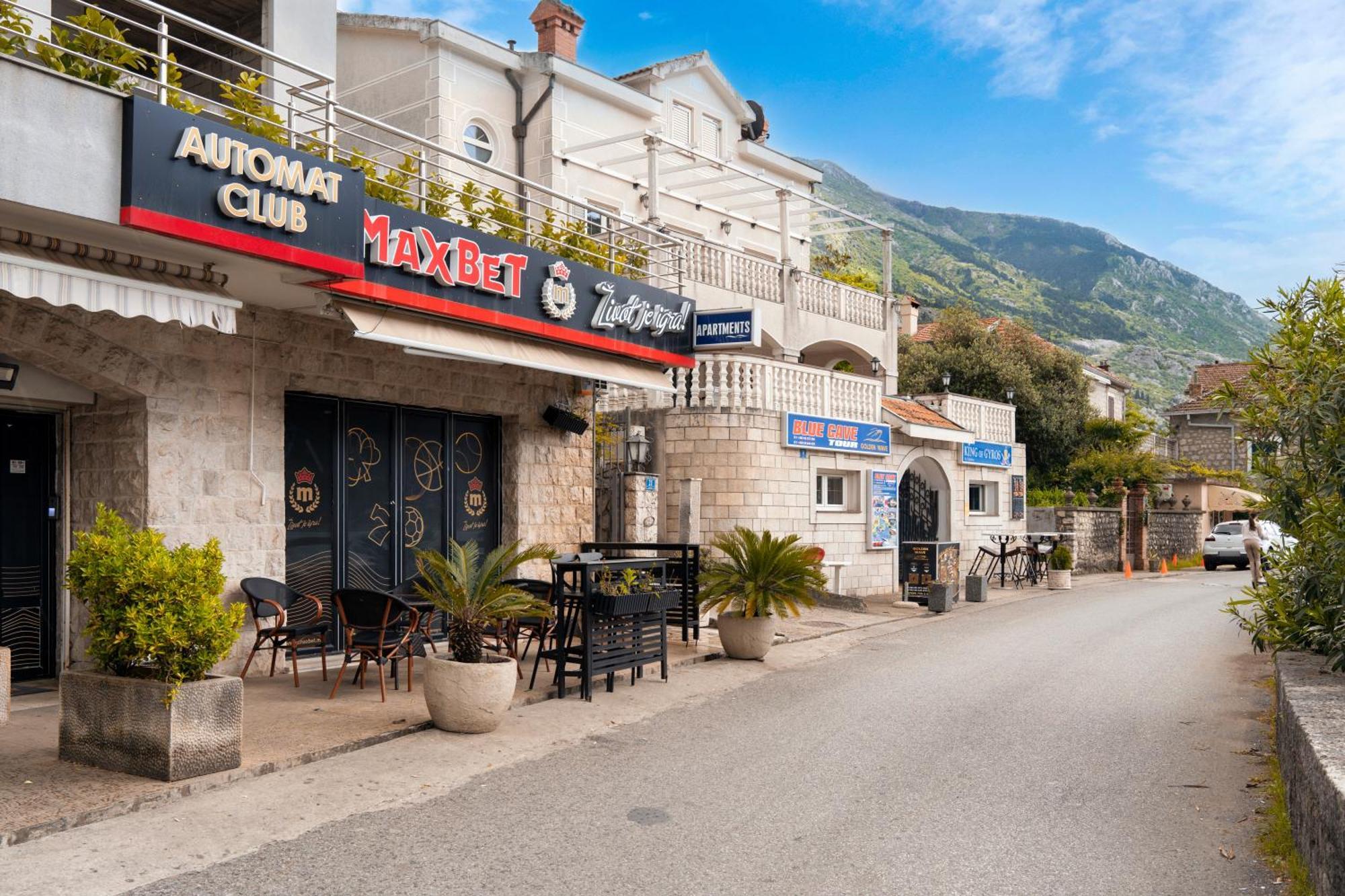 Apartment Busola Kotor Luaran gambar