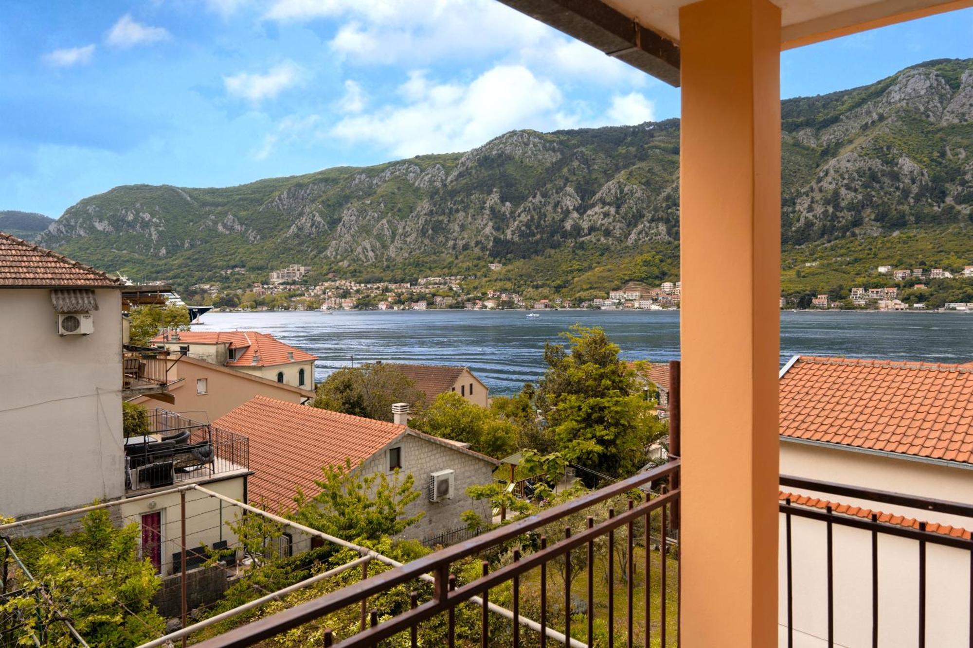 Apartment Busola Kotor Luaran gambar