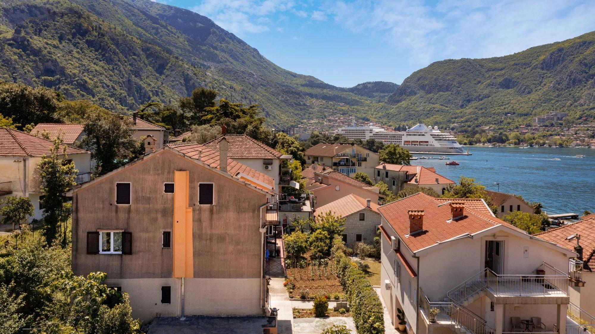 Apartment Busola Kotor Luaran gambar