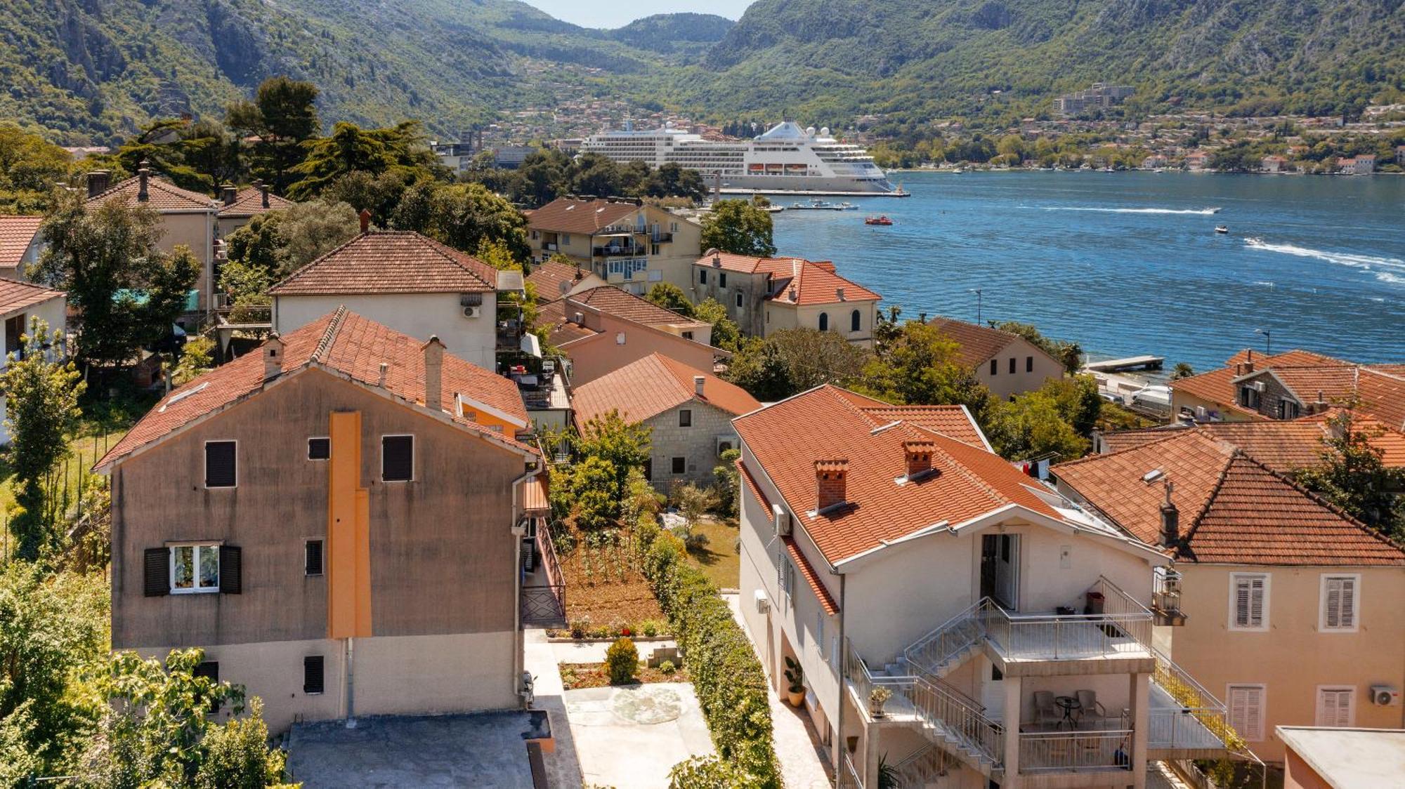 Apartment Busola Kotor Luaran gambar
